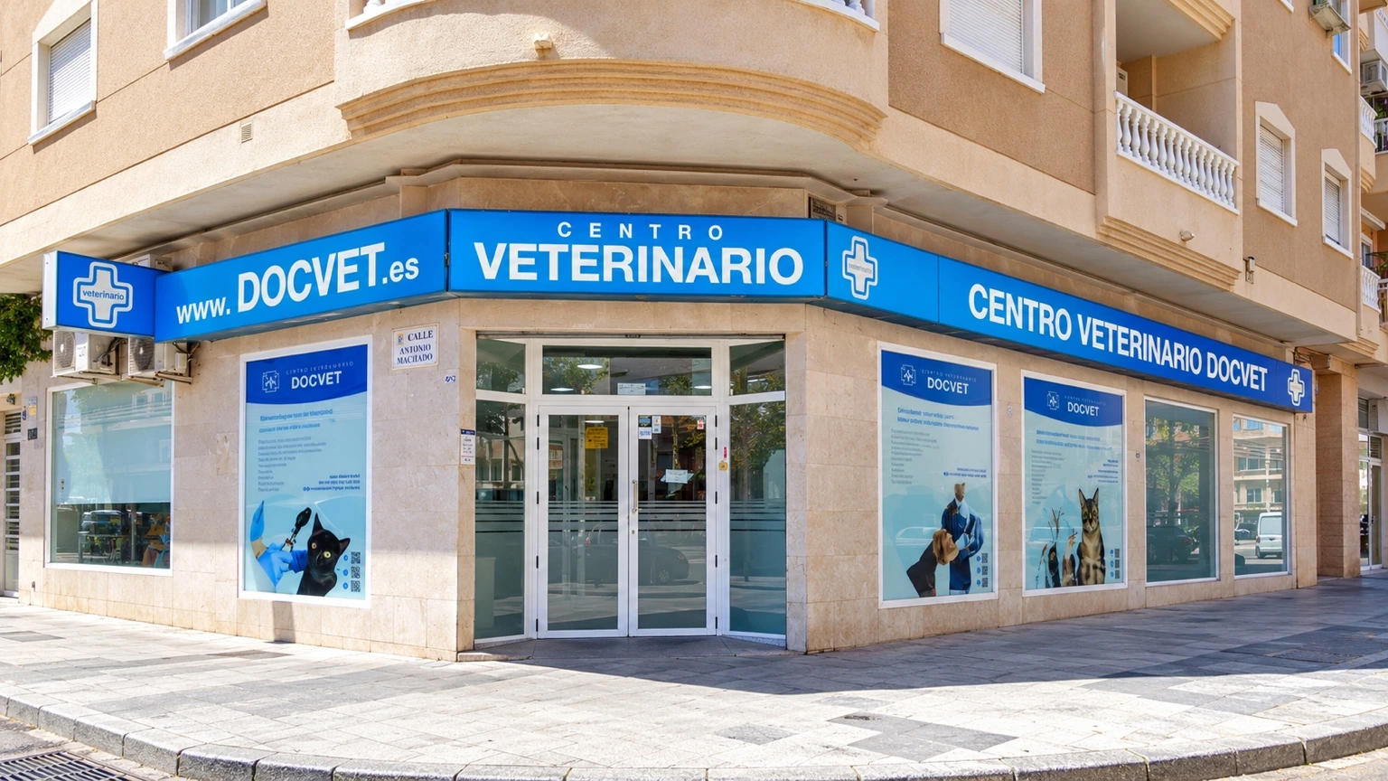 Fachada del centro veterinario DOCVET en Torrevieja